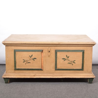 Lot 514 - Painted pine blanket box