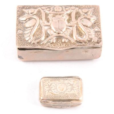 Lot 231 - Small Georgian silver vinaigrette, and white metal snuff box.