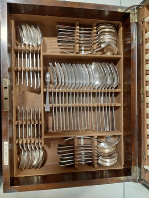 Lot 115 - twelve place setting canteen of silver plated cutlery