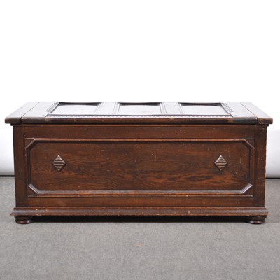 Lot 399 - Reproduction oak blanket box