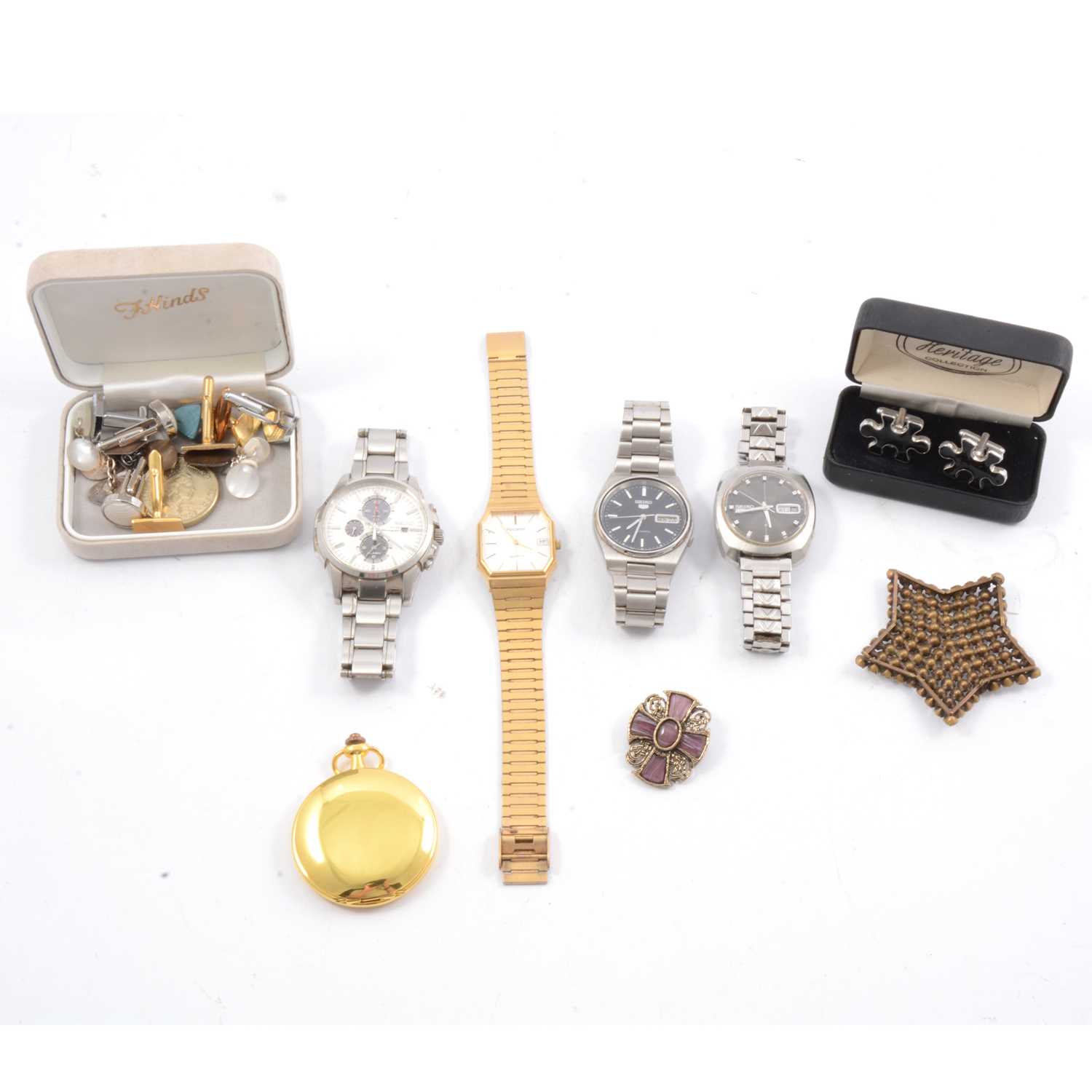 Lot 320 - Seiko - A gentleman's Solar Chronograph wristwatch, Seiko 5 wristwatches, and others.