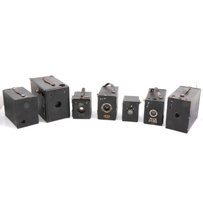 Lot 137 - Early 20th-century box cameras