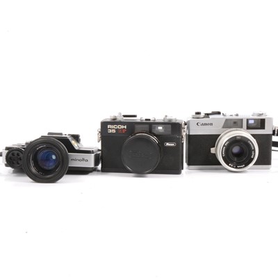 Lot 132 - Vintage cameras