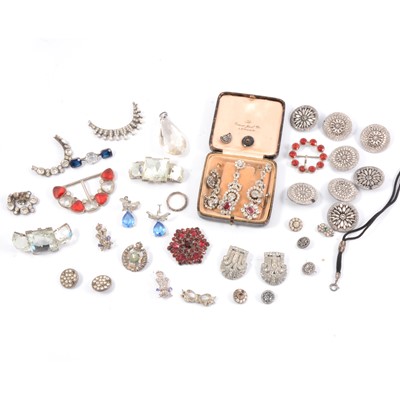 Lot 265 - Collection of vintage paste set jewellery.