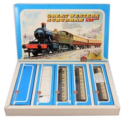 Lot 64 - OO gauge model railway set and accessories.