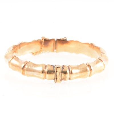 Lot 279 - A 9 carat yellow gold bamboo design half hinged bangle.