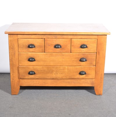 Lot 357 - Contemporary oak chest of drawers