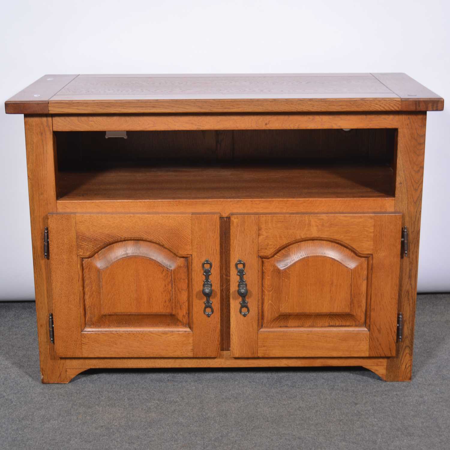 Lot 598 - Pair of Contemporary oak bedside cupboards and a similar media cabinet