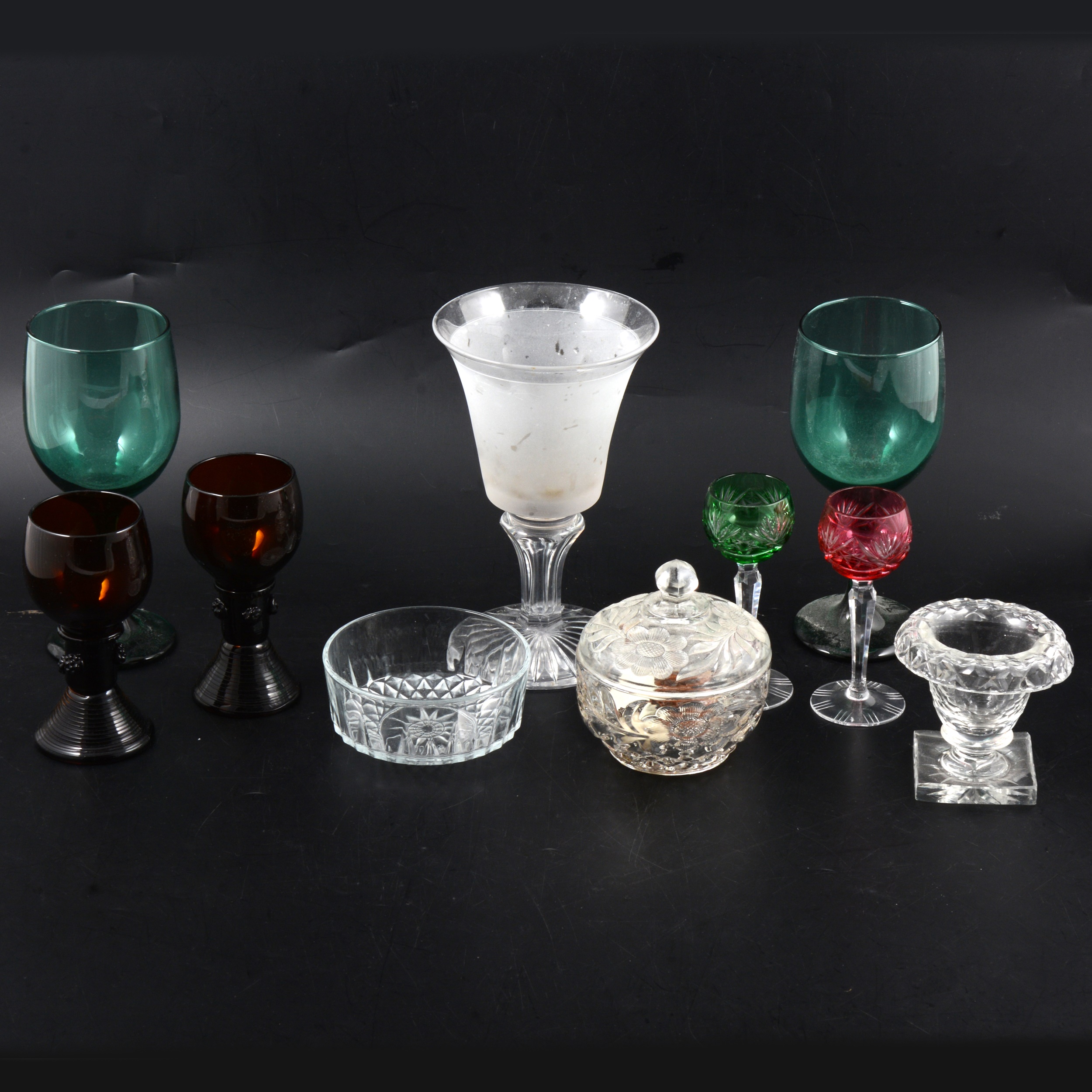 Lot 73 Edinburgh Crystal 'thistle' wine glasses,