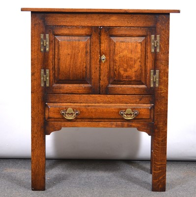 Lot 415 - Tutchmarsh & Goodwin oak side cabinet