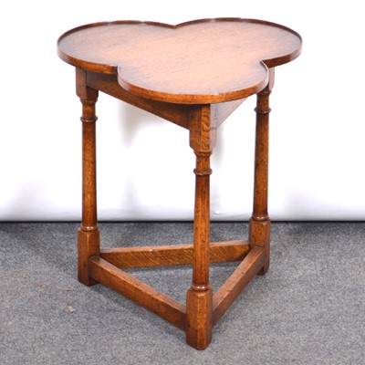 Lot 465 - Titchmarsh & Goodwin style oak cloverleaf occasional table