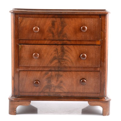 Lot 118 - Apprentice piece mahogany chest of drawers