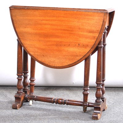 Lot 434 - Small walnut Sutherland table