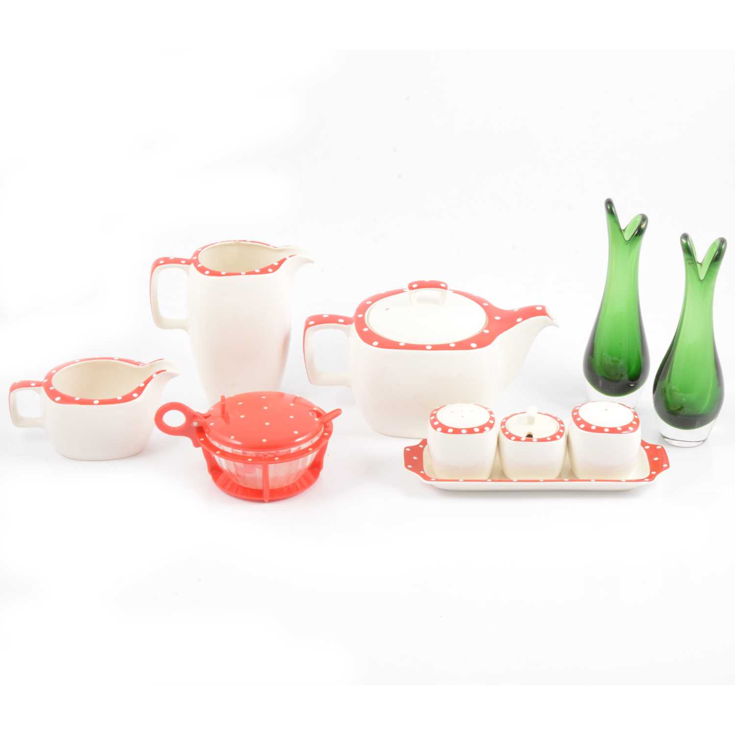 Lot 48 - Midwinter Stylecraft 'Red Domino' pattern part teaset, and glasswares.