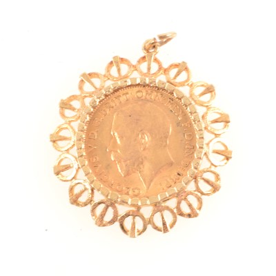 Lot 223 - Gold Half Sovereign pendant.