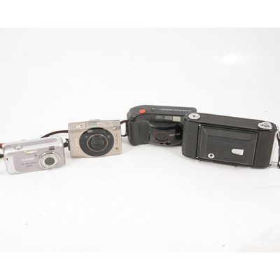 Lot 117 - Vintage and modern cameras; film and digital including Zeiss Ikon