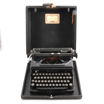 Lot 64 - Everest "Mod. 90" portable typewriter.