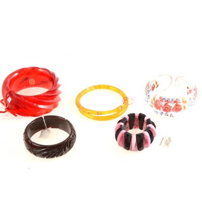 Lot 304 - Vintage celluloid and glass bangles.