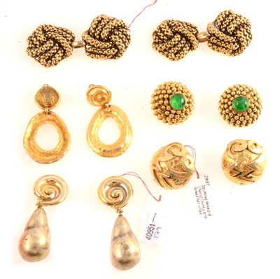 Lot 300 - Vintage gilt metal clip on earrings.