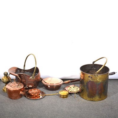 Lot 534 - Pierced brass curb with integral irons, brass log bin, coal scuttle, etc