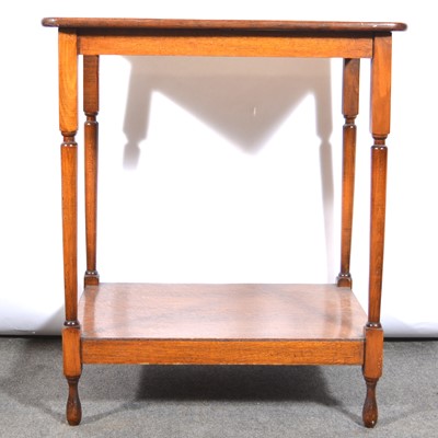 Lot 574 - Oak side table