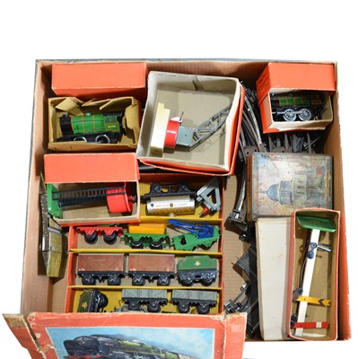 Lot 151 - Hornby O gauge railways, with three clockwork locomotives, including no.30 (reversing)