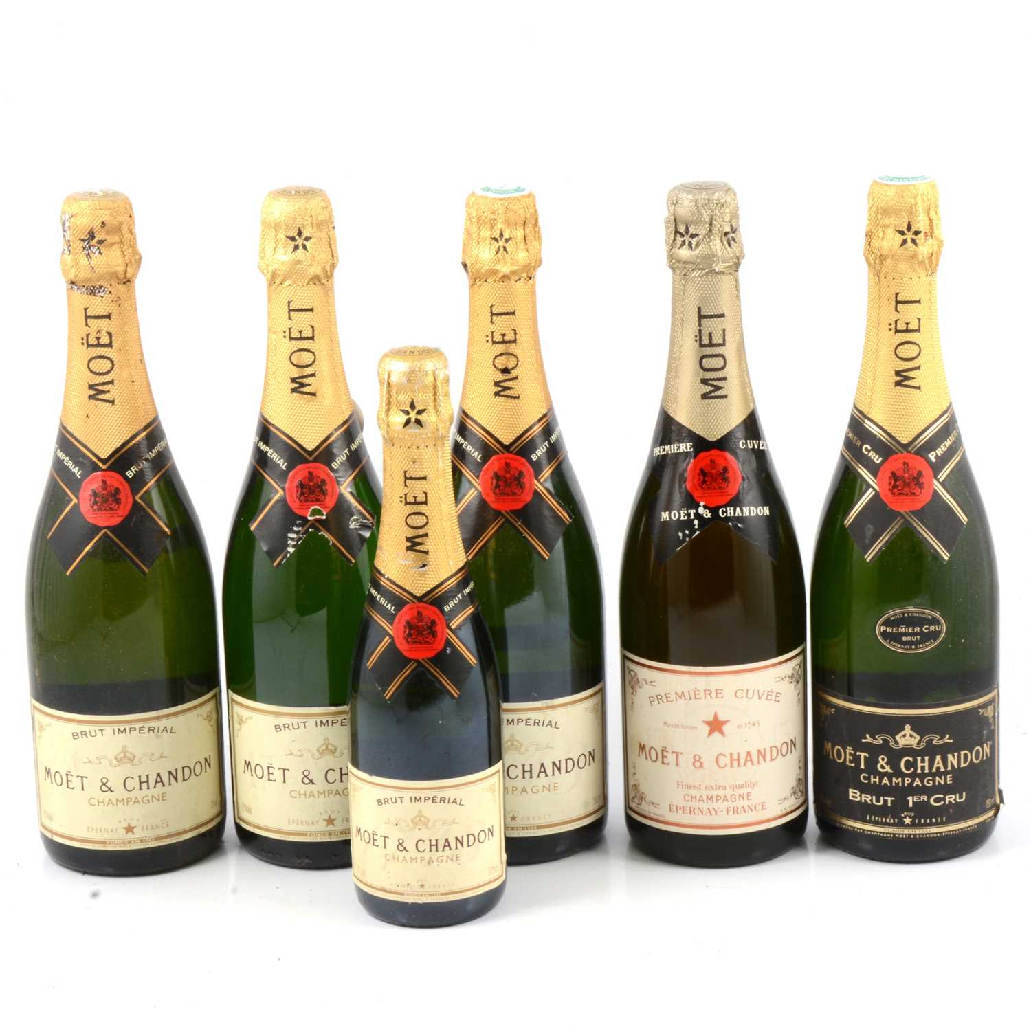 Lot 231 - Moët & Chandon, five bottles NV Champagne, and a half bottle