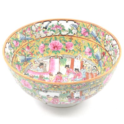 Lot 68 - A Chinese famille rose bowl