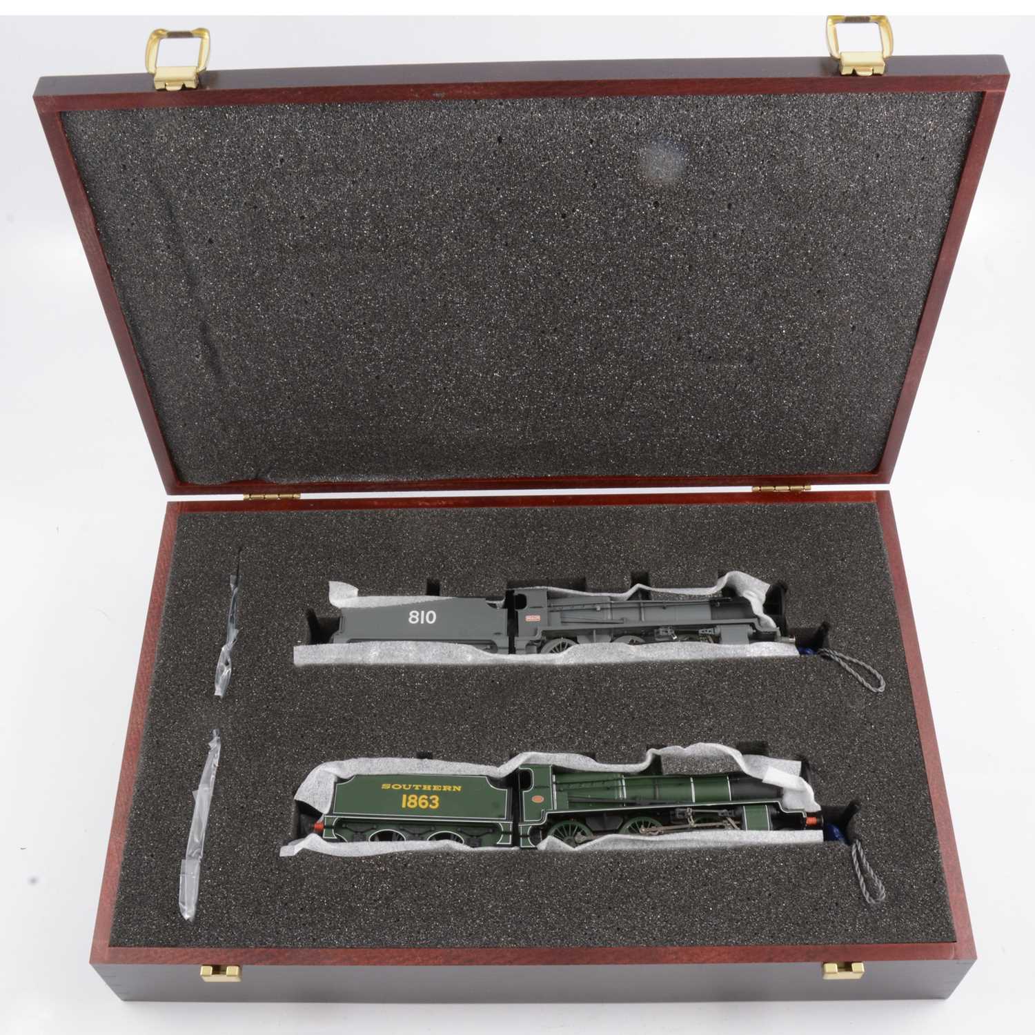 Lot 22 - Two locomotives Bachmann Class N 2-6-0 set, in wooden case and certificate.