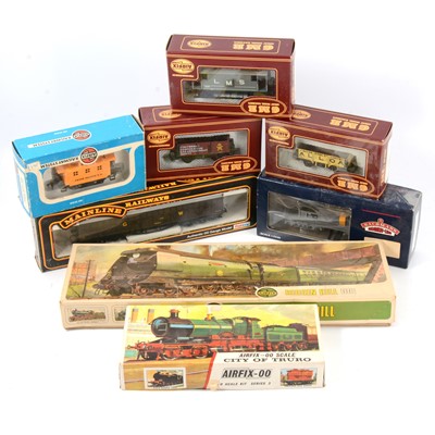 Lot 54 - OO gauge model railway rolling-stock and plastic model kits, including four Airfix