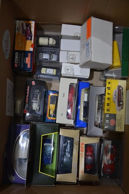 Lot 147 - Modern die-cast models and vehicles, including Corgi 07417 Leicestershire & Rutland Land Rover