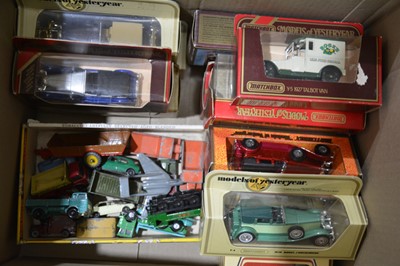 Lot 147 - Modern die-cast models and vehicles, including Corgi 07417 Leicestershire & Rutland Land Rover