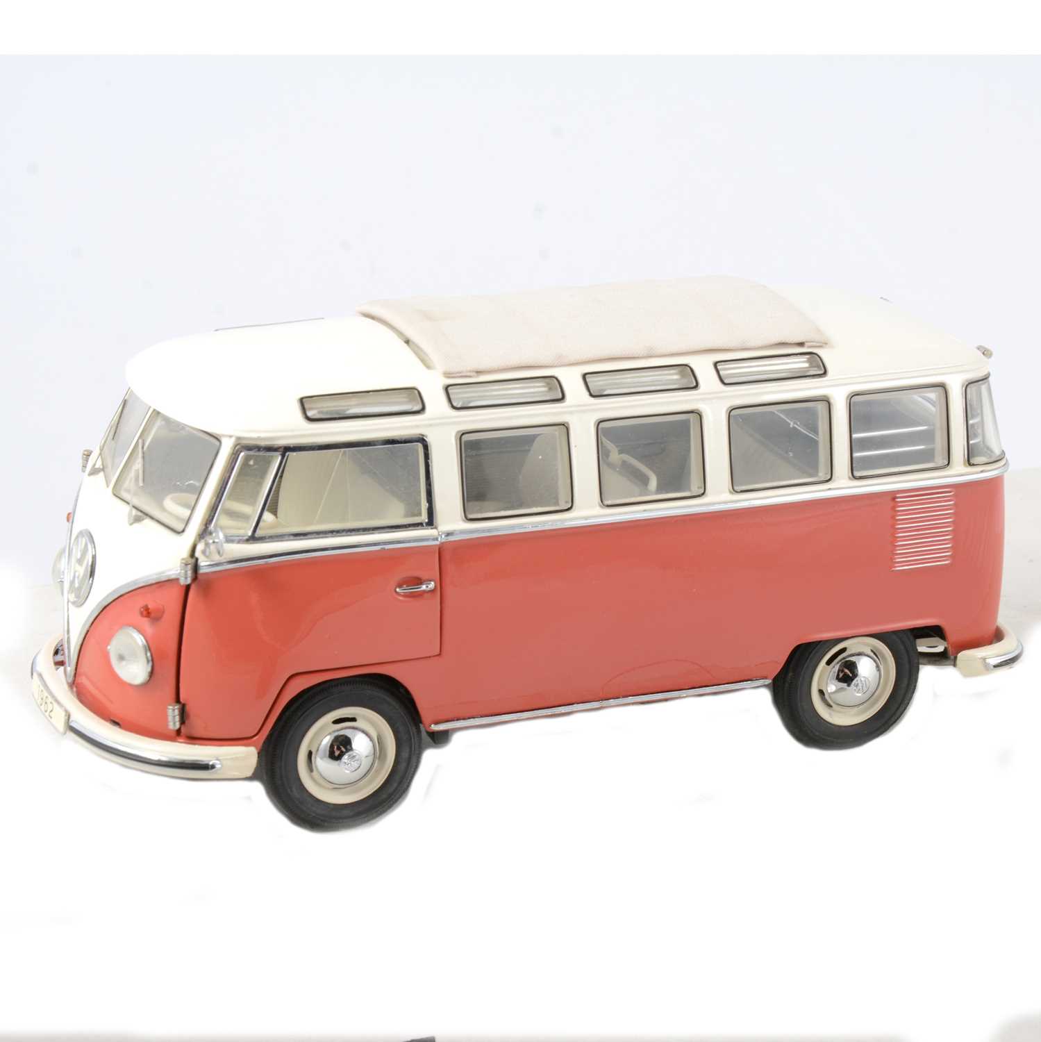 Franklin Mint 1:24 scale model, 1962 Volkswagen Microbus | Barnebys