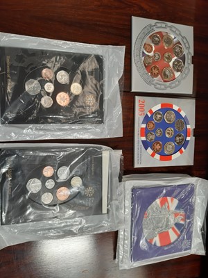 Lot 140 - Commemorative coin collection - including 110 commemorative £5 coins etc.