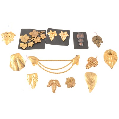 Lot 198 - Vintage gilt metal leaf design dress clips, and a pair of cloak clips and chains.