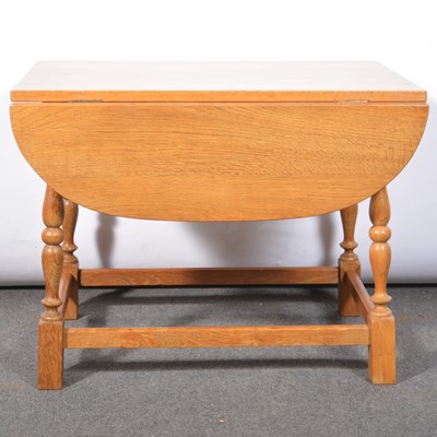 Lot 618 - Oak drop leaf occasional table