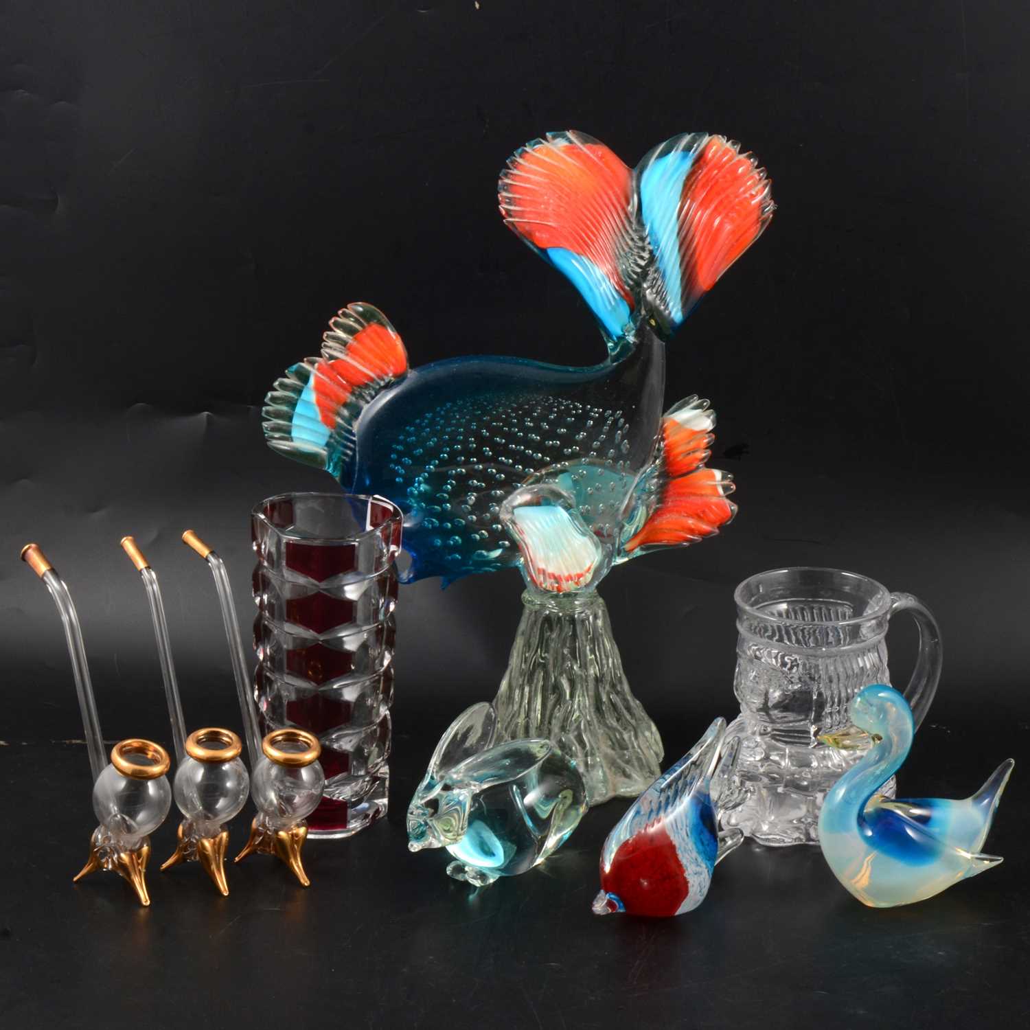 Lot 20 - Small quantity of art glass, including Murano style fish