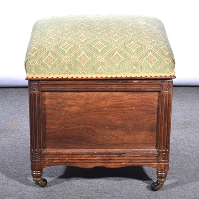 Lot 627 - Small oak storage box