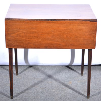 Lot 572 - George III mahogany Pembroke table