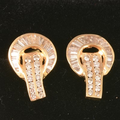 Lot 82 - A pair of diamond earstuds with brilliant and baguette cut stones.