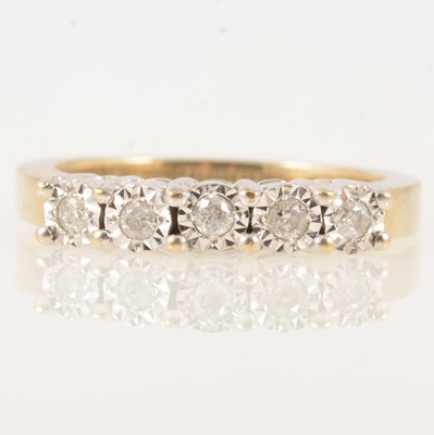 Lot 292 - A diamond five stone ring