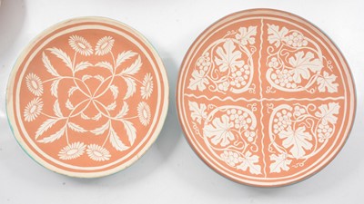 Lot 1030 - Five pieces of terracotta sgraffito ware by William and Gaye Fishley Holland.