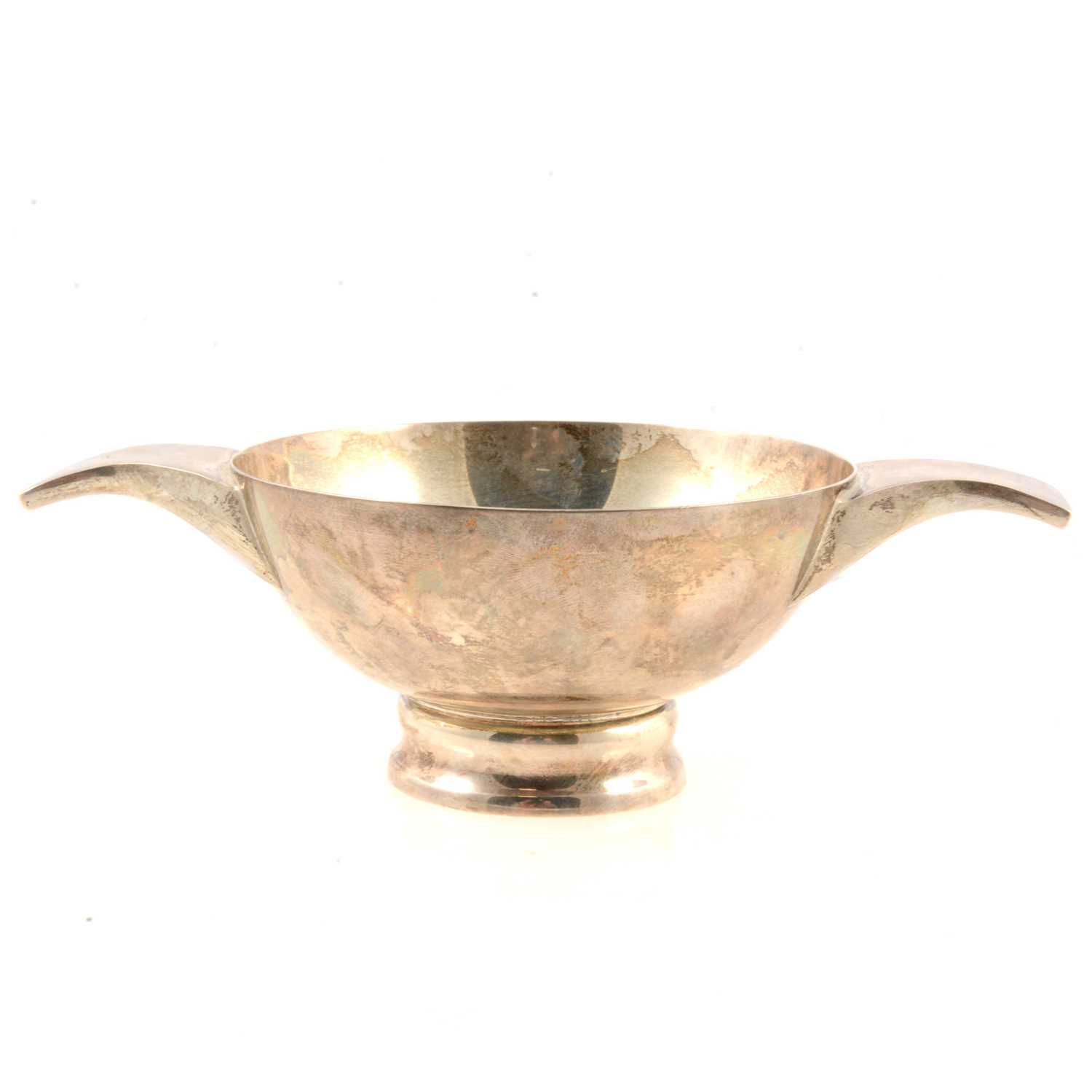 Lot 220 - Silver quaich