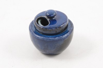Lot 1001 - Ruskin Pottery inkwell with cover, 1909.
