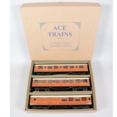 Lot 117 - ACE Trains Gauge O model railway Corridor Coache Set, LNER c/4, set A