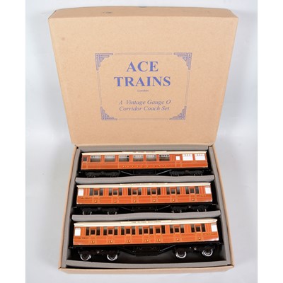 Lot 118 - ACE Trains Gauge O model railway Corridor Coache Set, LNER c/4, set A