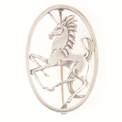 Lot 371 - Geoffrey Bellamy silver unicorn brooch.