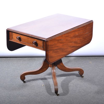 Lot 684 - Victorian mahogany pedestal dining table