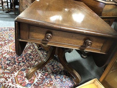 Lot 684 - Victorian mahogany pedestal dining table