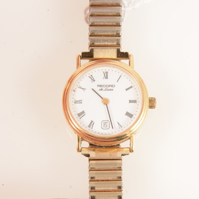 Lot 424 - Record - a lady's De Luxe 750 standard wristwatch.